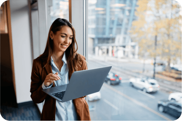 Decorative - Woman using a laptop